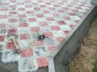 Укладка тротуарной плитки на старое бетонное основание