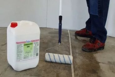 Чем обработать бетонный пол перед укладкой линолеума?
