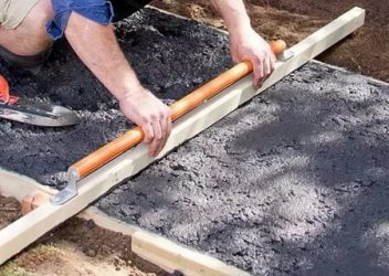 Как правильно заливать дорожки из бетона?
