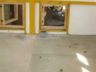 Как утеплить бетонный пол в курятнике?