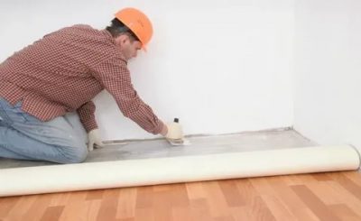 Надо ли клеить линолеум на бетонный пол?