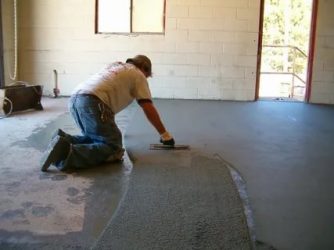 Выравнивание бетонного пола под ламинат