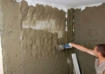 Как правильно штукатурить стену цементным раствором?