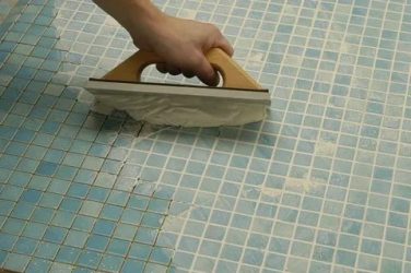 Как правильно фуговать плитку на полу?