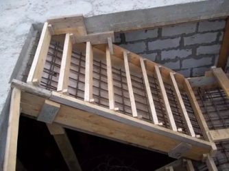 Как правильно залить бетонную лестницу?