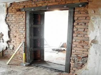 Как увеличить дверной проем в бетонной стене?