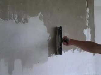 Чем шпаклевать бетонные стены под обои?