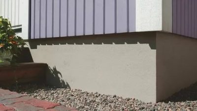 Чем покрасить бетонный фундамент дома снаружи?