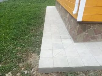 Тротуарная плитка на бетонную отмостку как уложить?