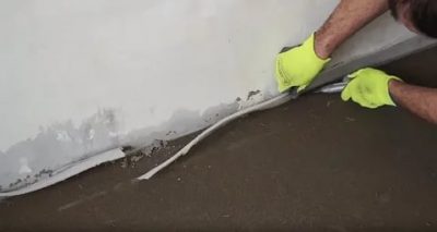 Чем приклеить демпферную ленту к бетону?