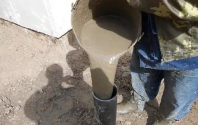 Нужно ли заливать бетон в винтовые сваи?