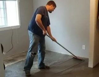 Чем выровнять бетонный пол под линолеум?