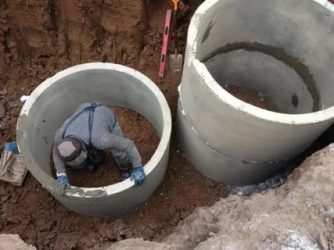 Обустройство канализационного колодца из бетонных колец
