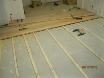 Укладка половой доски на бетонный пол