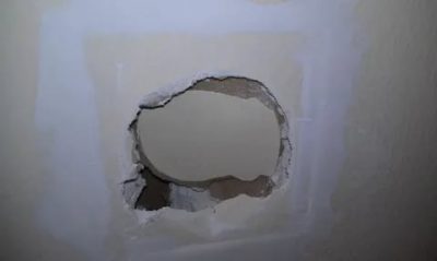 Как заделать дырку на потолке из бетона?