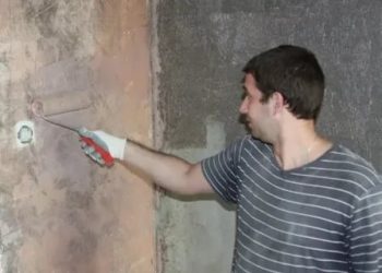Нужно ли штукатурить бетонные стены под обои?