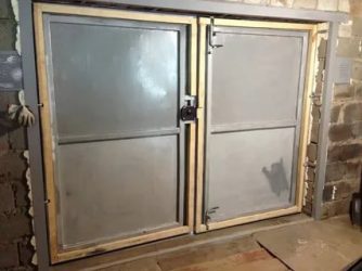 Как утеплить секционные ворота в гараже?