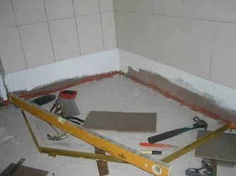 Заливка пола в ванной под плитку
