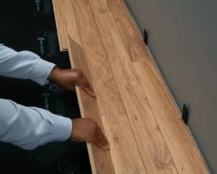 Как правильно стелить ламинат на деревянный пол?