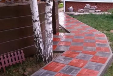 Чем покрасить тротуарную плитку из бетона?