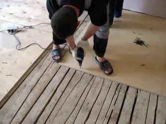 Как правильно стелить фанеру на деревянный пол?