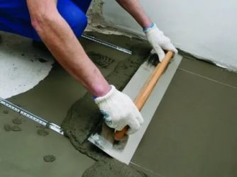 Как выровнять песок под стяжку?