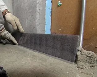 Чем приклеить демпферную ленту к бетону?