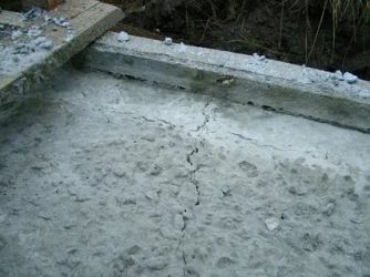 Потрескался бетон после заливки что делать?