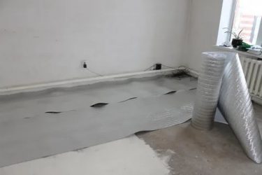 Как утеплить линолеум на бетонном полу?