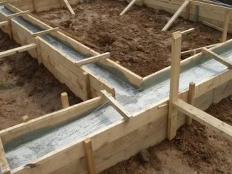 Как правильно строить фундамент под дом?