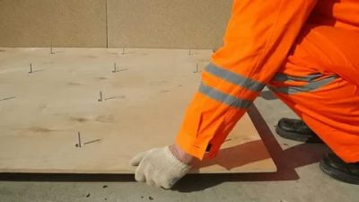 Как настелить фанеру на бетонный пол?