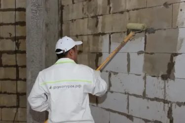 Чем выровнять стены из газобетона?