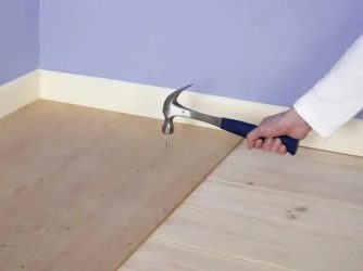 Как застелить ламинат на деревянный пол?