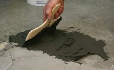 Как заделать выбоины в бетонном полу?