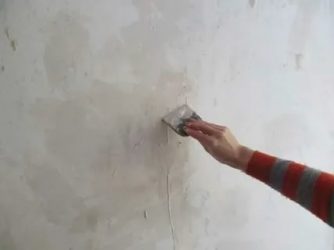 Чем обработать бетонные стены перед поклейкой обоев?