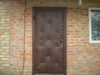 Как можно утеплить дверь входную деревянную?