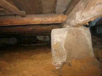 Как утеплить подполье в старом деревянном доме?