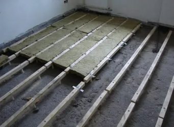 Стяжка или деревянный пол в квартире