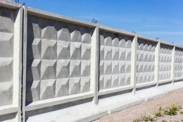 Забор из сборных бетонных панелей