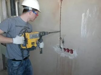 Как штробить бетонную стену под проводку?