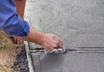 Как сделать бетонную дорожку гладкой?