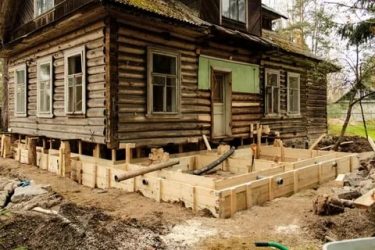 Как восстановить фундамент старого деревянного дома?