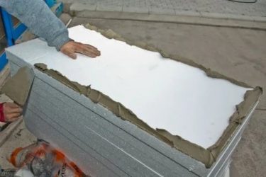 На что клеить пенополистирол к бетону?