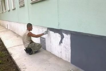Чем покрасить фундамент из бетона на улице?