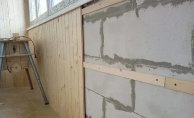 Как крепить вагонку к бетонной стене?