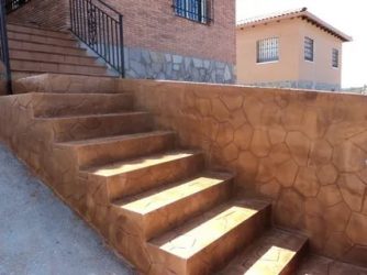 Чем покрыть бетонную лестницу на улице?