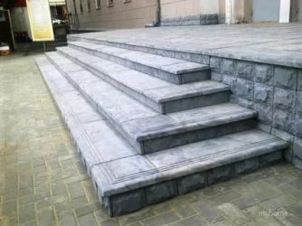 Чем покрыть бетонные ступени на улице?