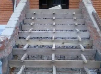 Как сделать бетонные ступени для крыльца?