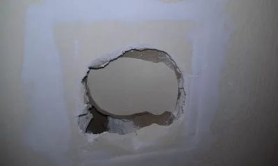 Чем замазать дыры в бетонной стене?