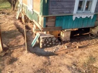 Как восстановить фундамент старого деревянного дома?